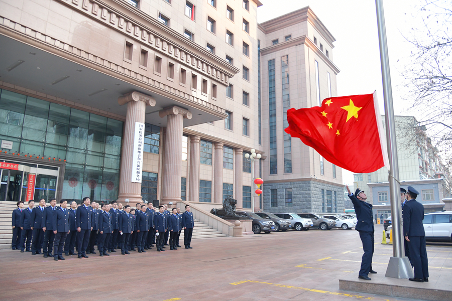 1.图为  新疆365bet365用网址_0755 36553288_365bet正网娱乐举行升国旗仪式_副本.jpg